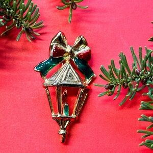 Christmas lantern brooch